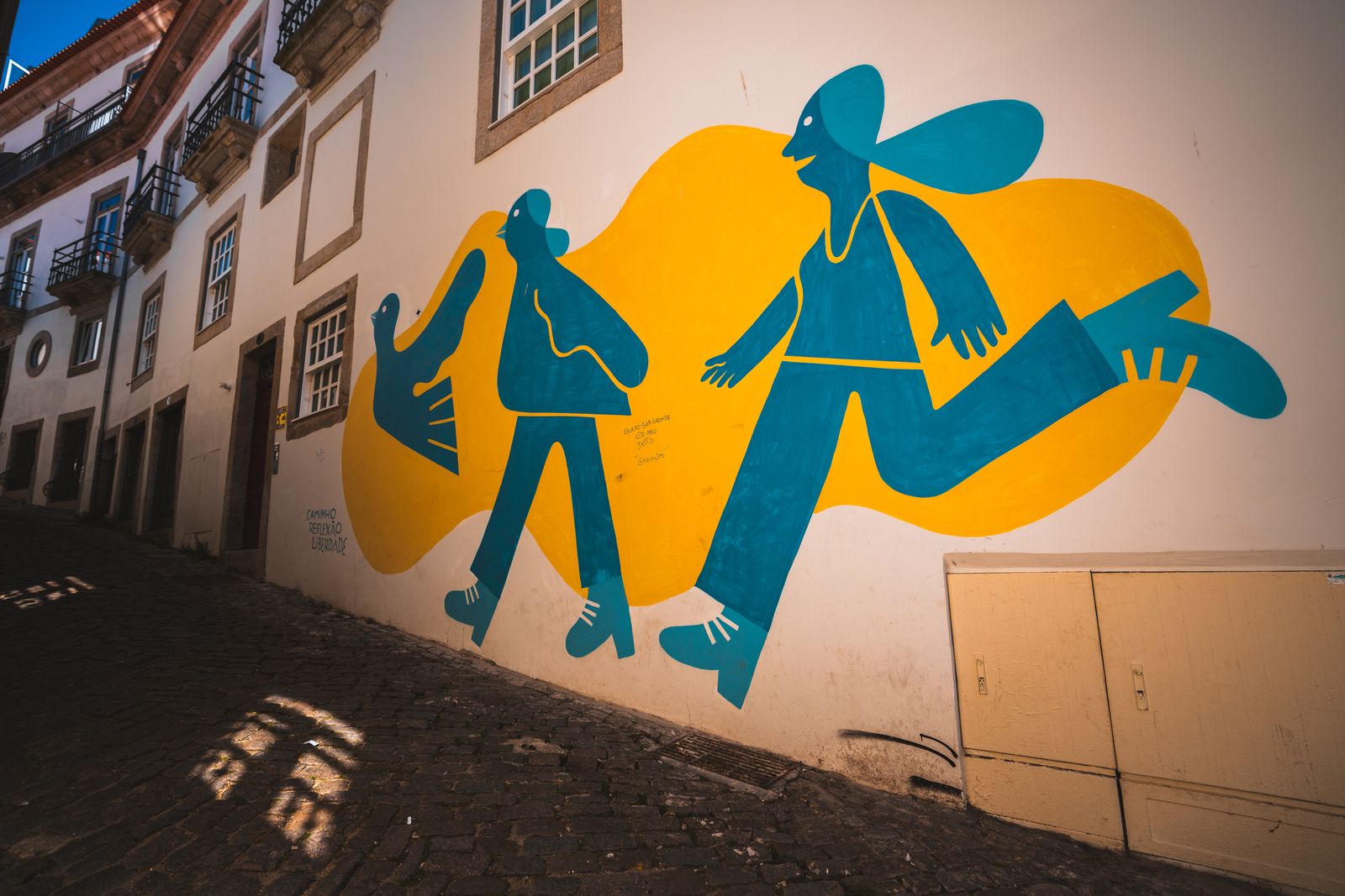 City photo — alley leading to Collège de France